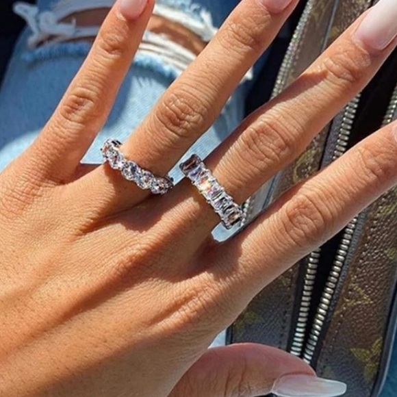 9TCW AAA CZ Oval Cut Eternity Wedding Band Ring - Picture 7 of 16